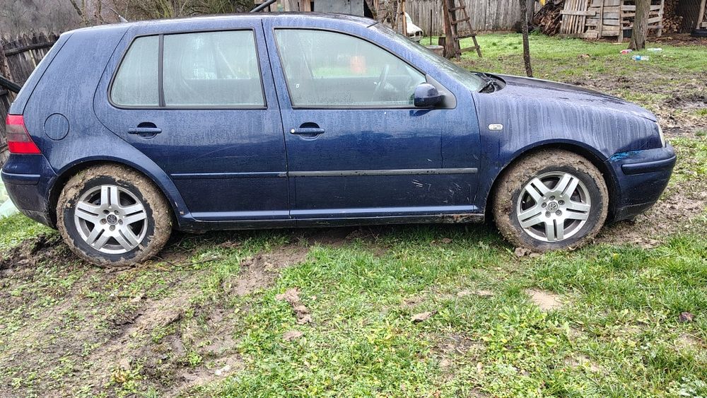 Vând Golf 4  2.0
