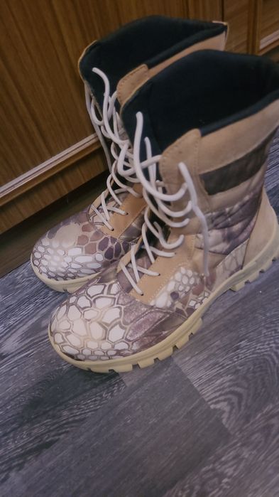 Bocanci camuflaj drumeții noi mărimea 43