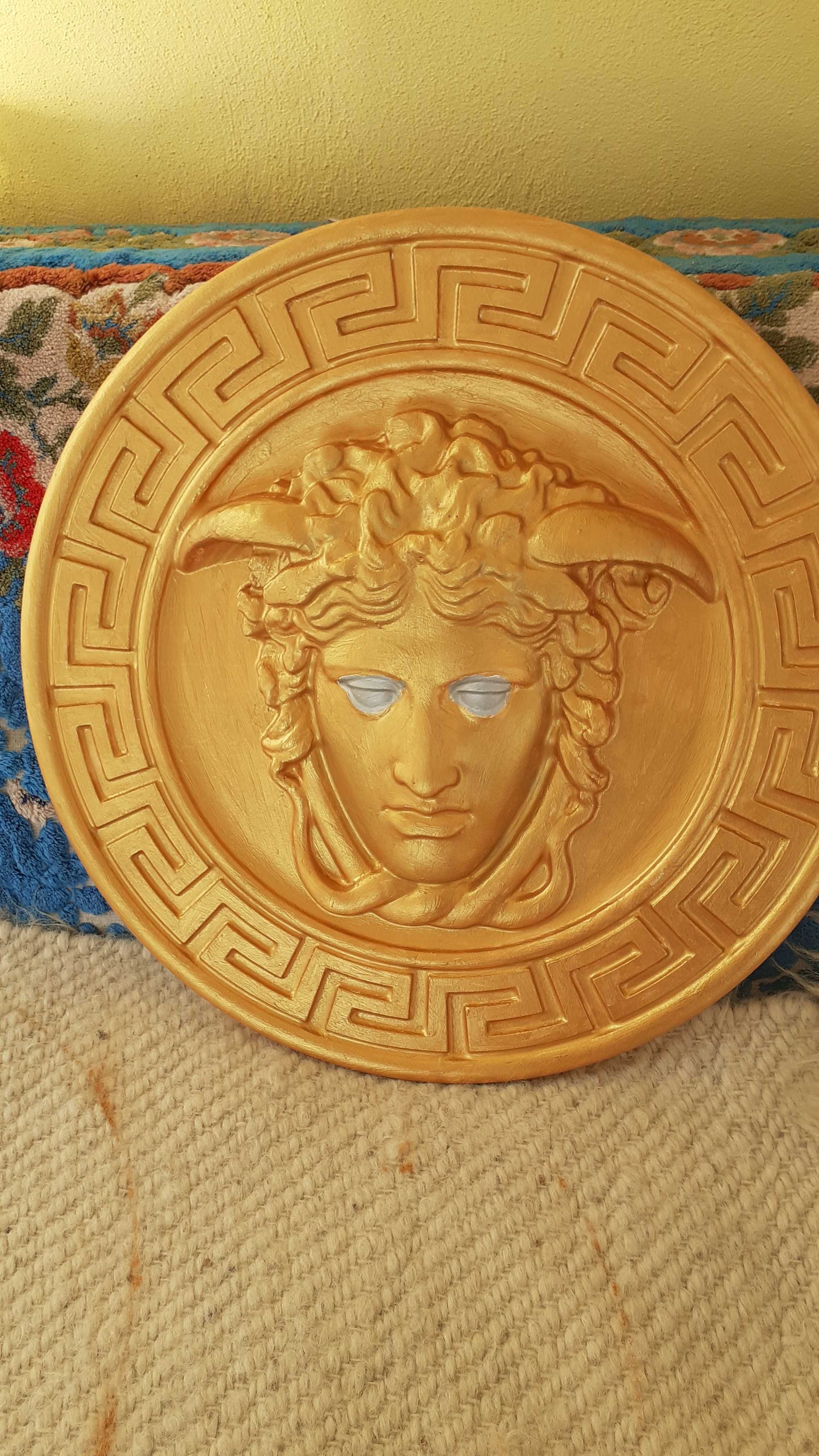 Medalion Cap de leu vopsit  gold decor si medalion versace