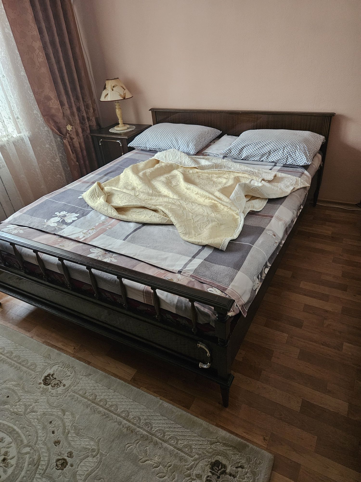 Кровать + тумба и матрас
