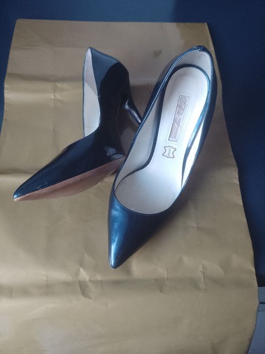 Vand pantofi piele lacuita