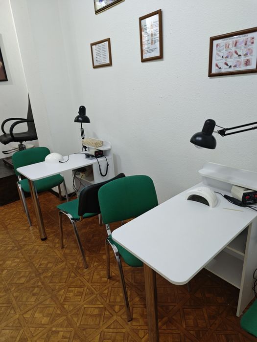 Сдабтсч рабочие места для мастеров маникюра и парикмахеров