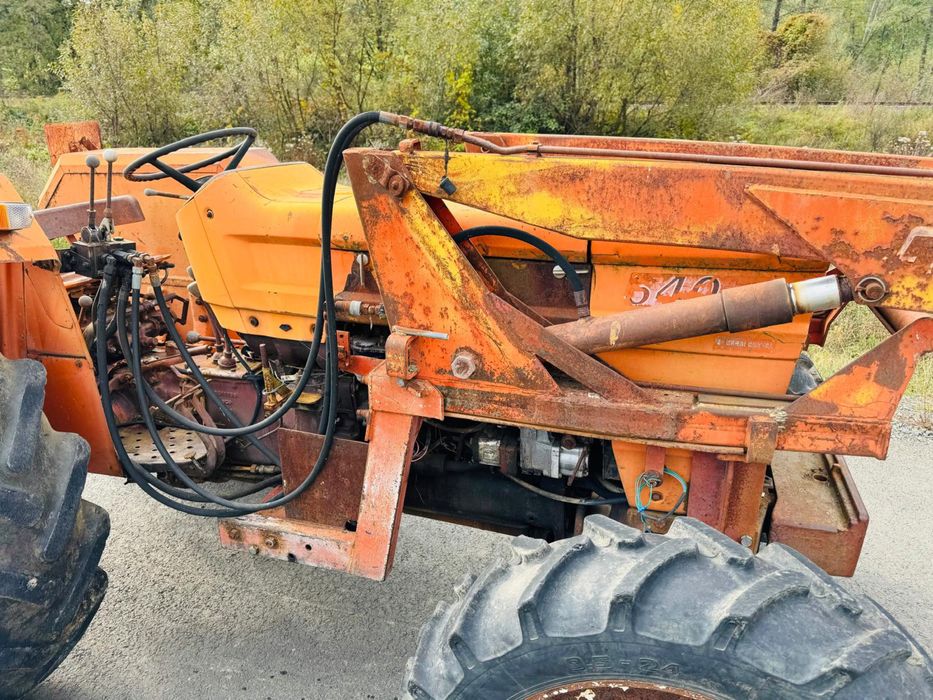 Încarcator Frontal Tractor Fiat în 4 cilindri Recent Adus