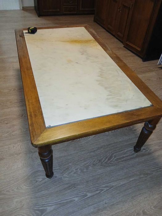 Холна маса с мраморен плот