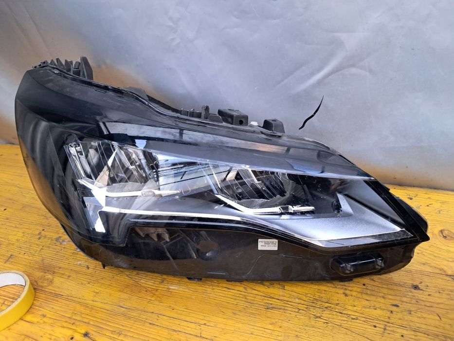 Фар  пежо 308  2021 г Peugeot 308