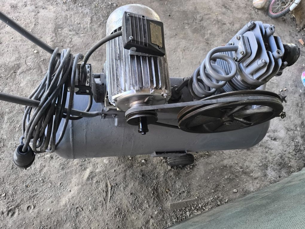 Compresor aer 150 litrii trifazic 380