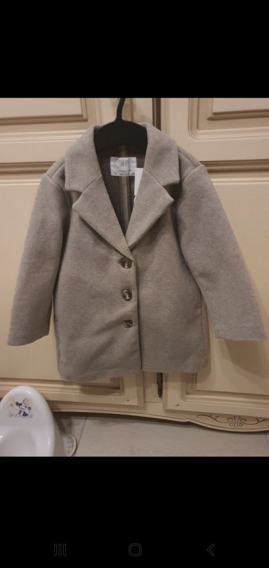 Palton Zara nou cu etichetă măsura 110