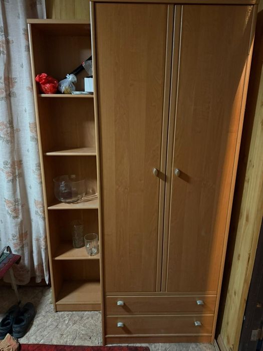 Шкаф со стеллажом