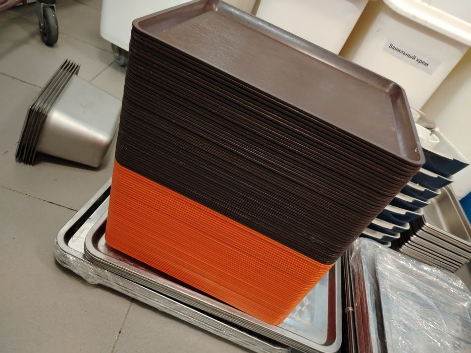 Разносы посуда и мебель