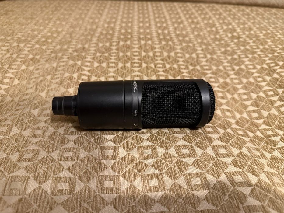 Студийный микрофон Audio-Technica AT2020