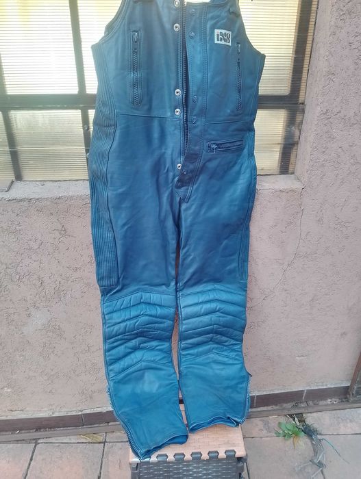 Vând pantalon moto((piele)
