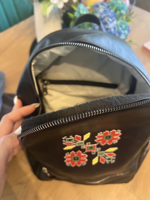 Дамска кожена раница с шевица