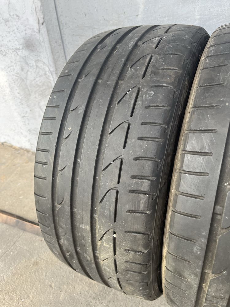 2 бр. летни гуми 225/35/18 Bridgestone AO DOT 2217 5 mm