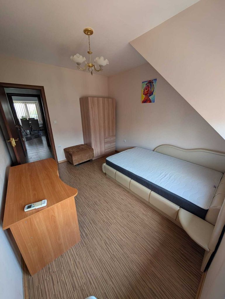 Дава се под наем Тристаен апартамент в Пловдив, Център - 100 кв.м за 600 € - Снимка #16