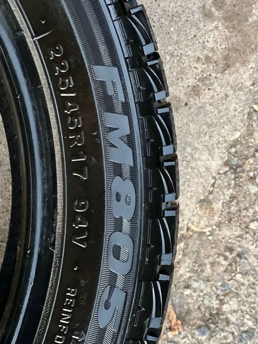 225/45R17 шины новый