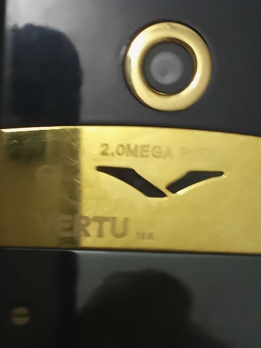 Vând  doua telefoane VERTU model 8088.placate cu aur 18 k