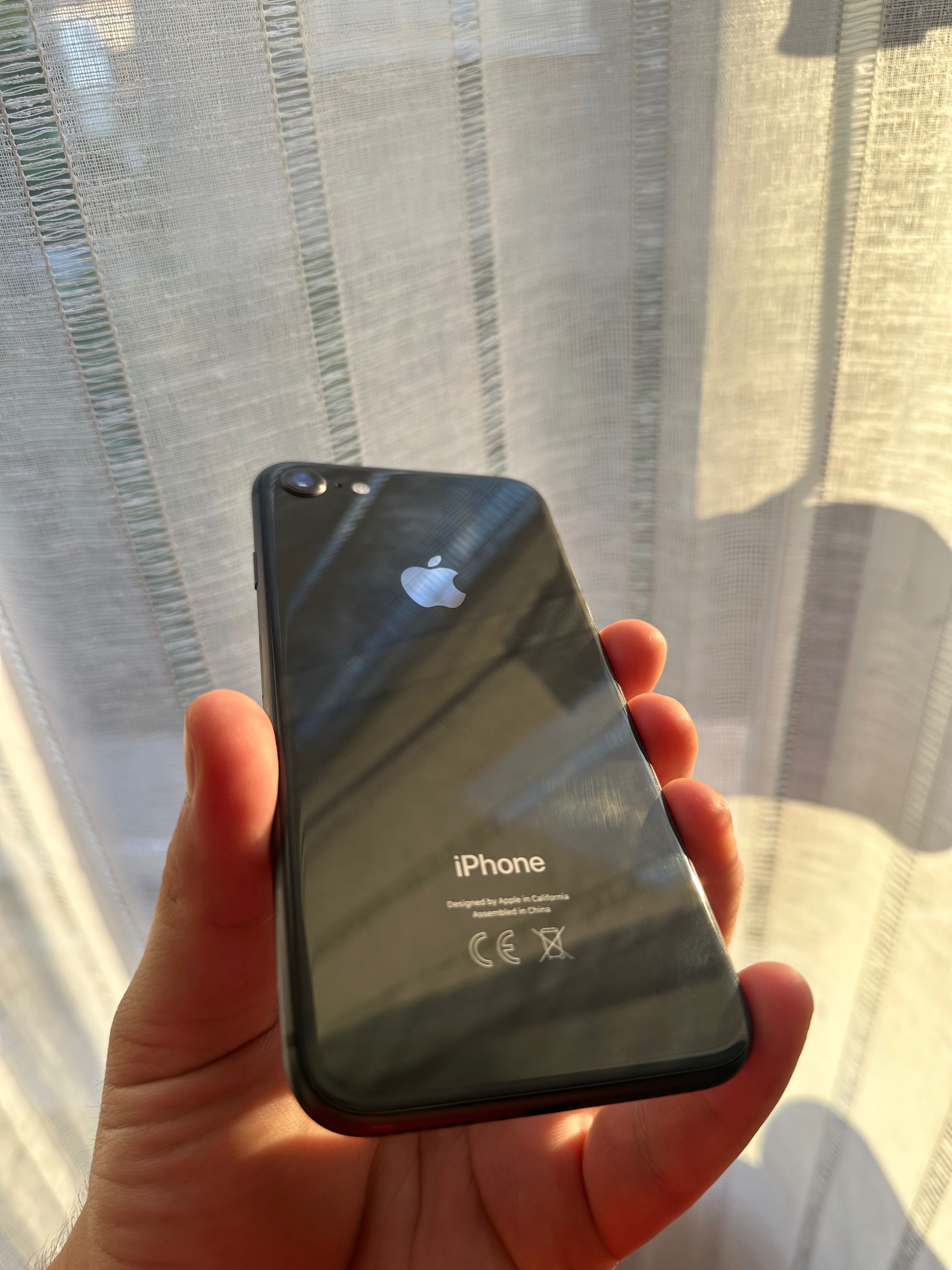 iPhone 8 64 GB - Отлично състояние