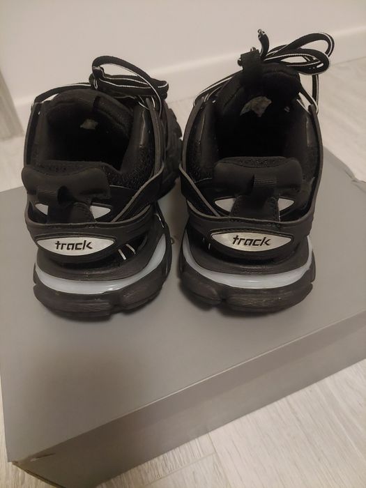 Vand/Schimb Balenciaga track led