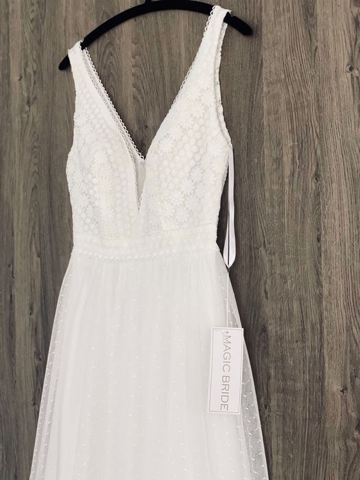 Vând Rochie de Mireasă. Finuță,simpluță și delicată.