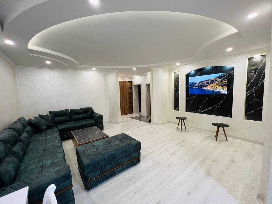 Продается Квартира Центр 
ОЙБЕК улица 3/3/4
ор-р ШохМедЦентр