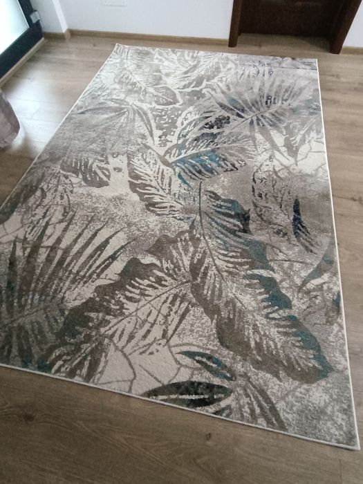 Covor living neutilizat, dimensiuni 2,30×1,60.