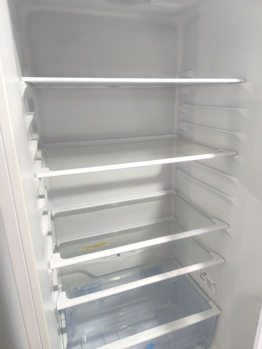 Хладилник с фризер Беко 325л