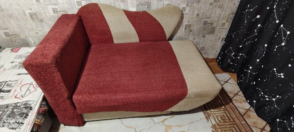 Отдам диван за шоколадку