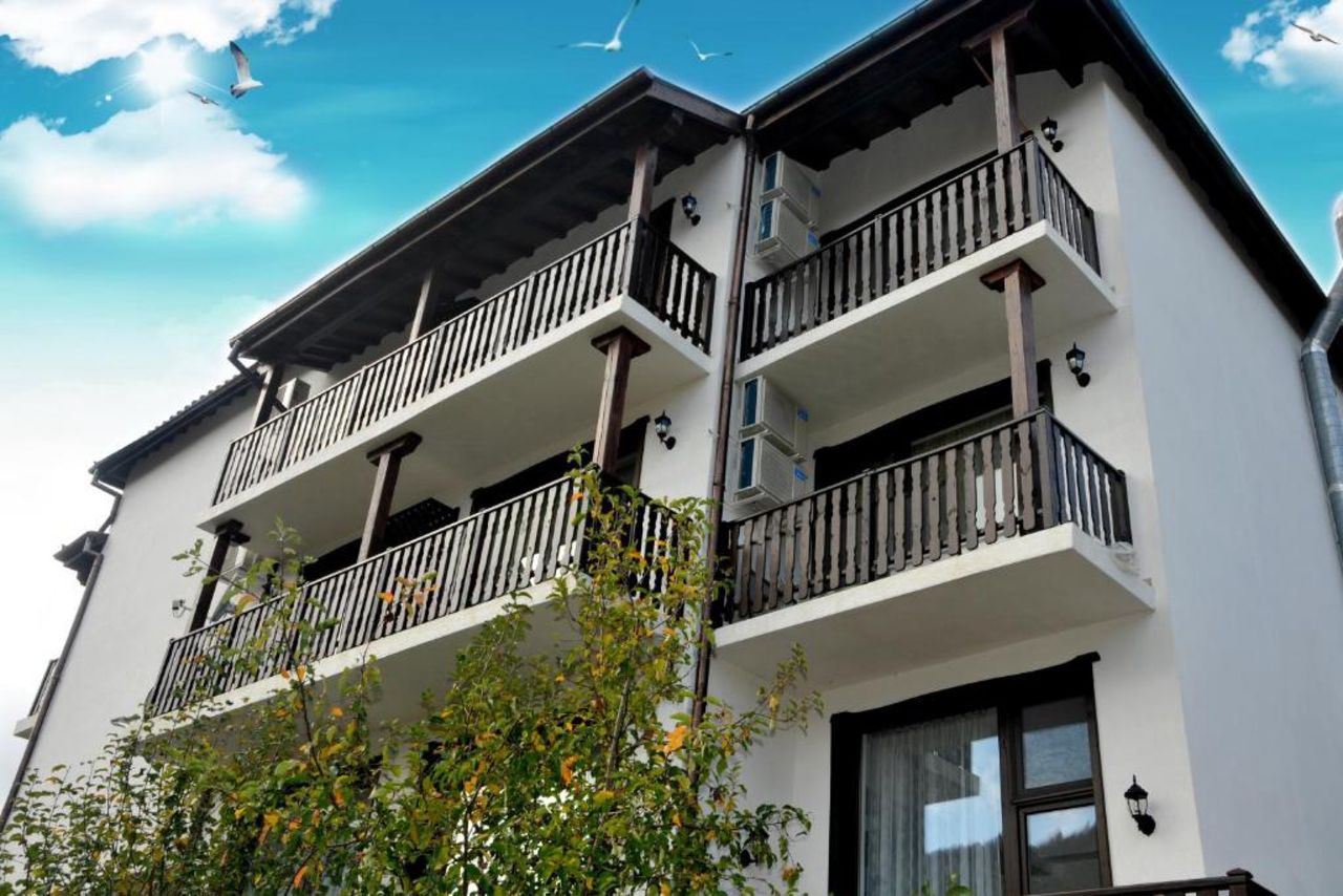 Продава се Хотел в с. Орешак, Област Ловеч - 970 кв.м за 464 €/кв.м - Снимка #6