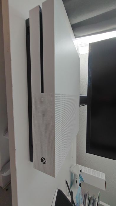 Xbox one s cu 2 controlere si 3 jocuri