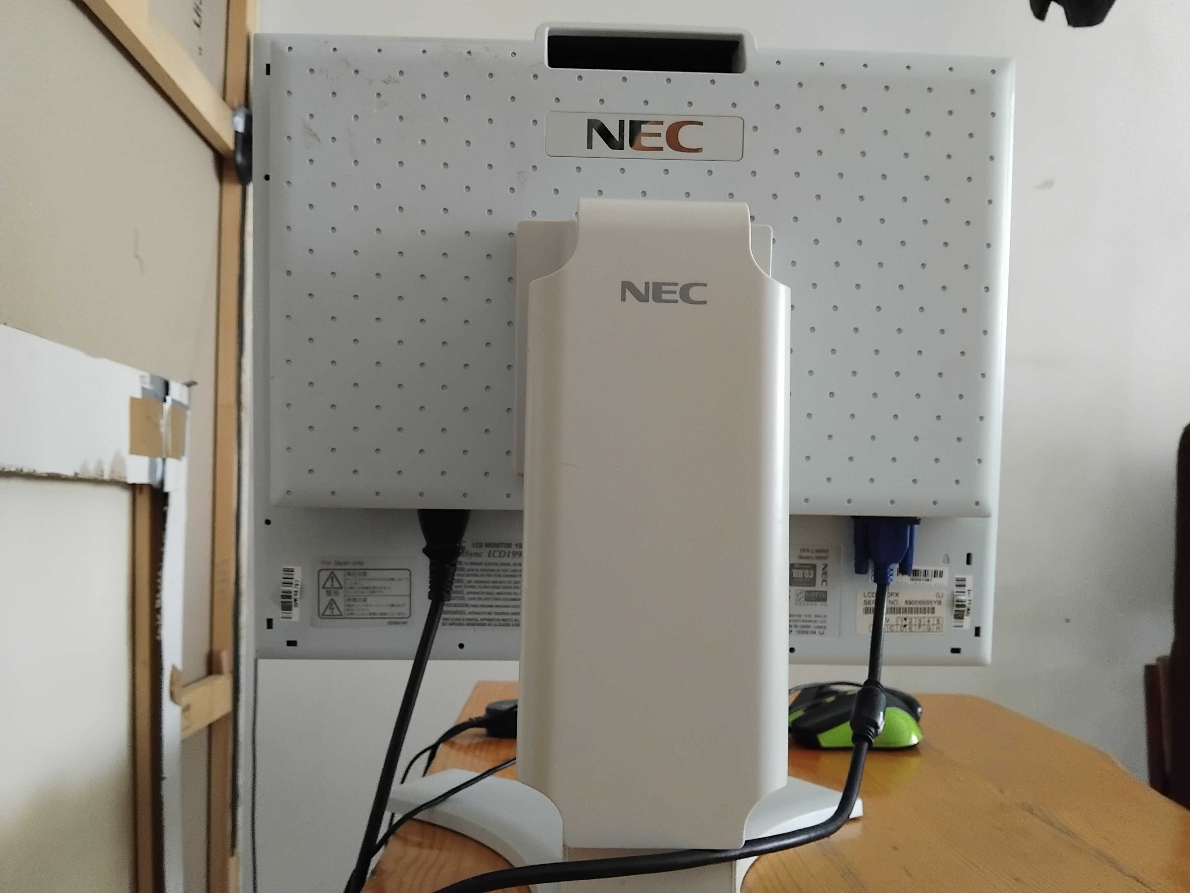 NEC MultiSync L195RW е 19″ (48 cm) LCD