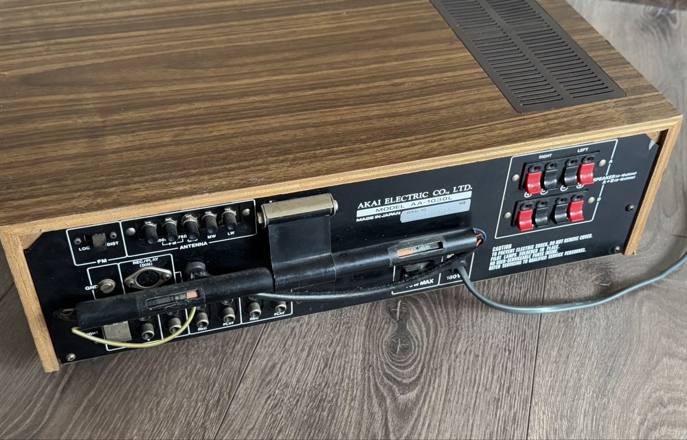 Класически Усилвател AKAI AA-1030