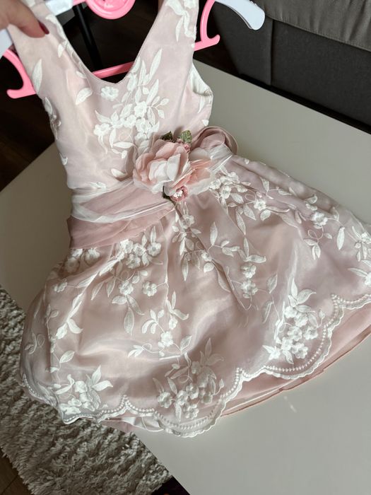 Прекрасна рокля за повод