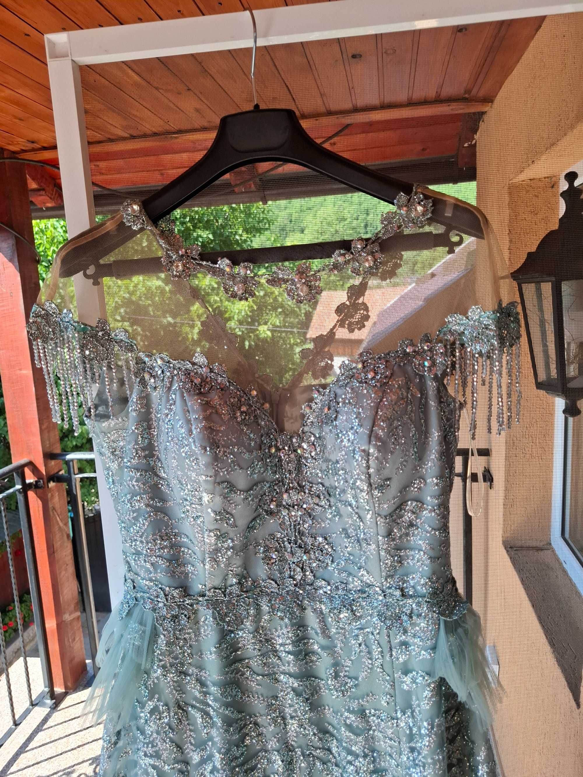 Rochie eleganta cu trena