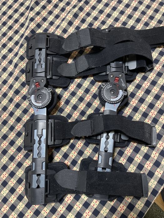 Orteza folosita genunchi