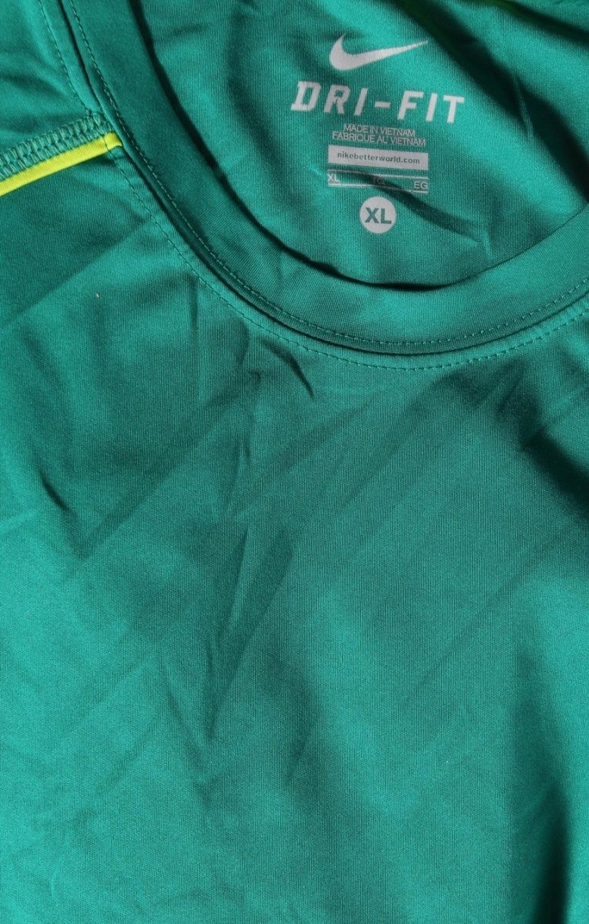 Nike Dri-fit  XL
