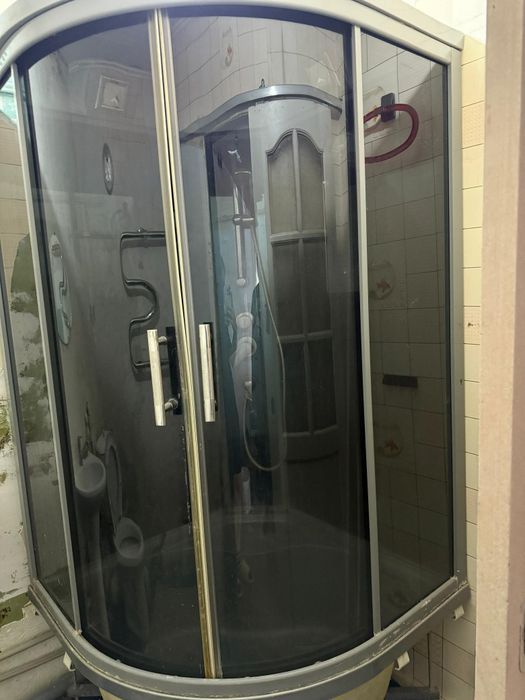 Душевая кабинка.