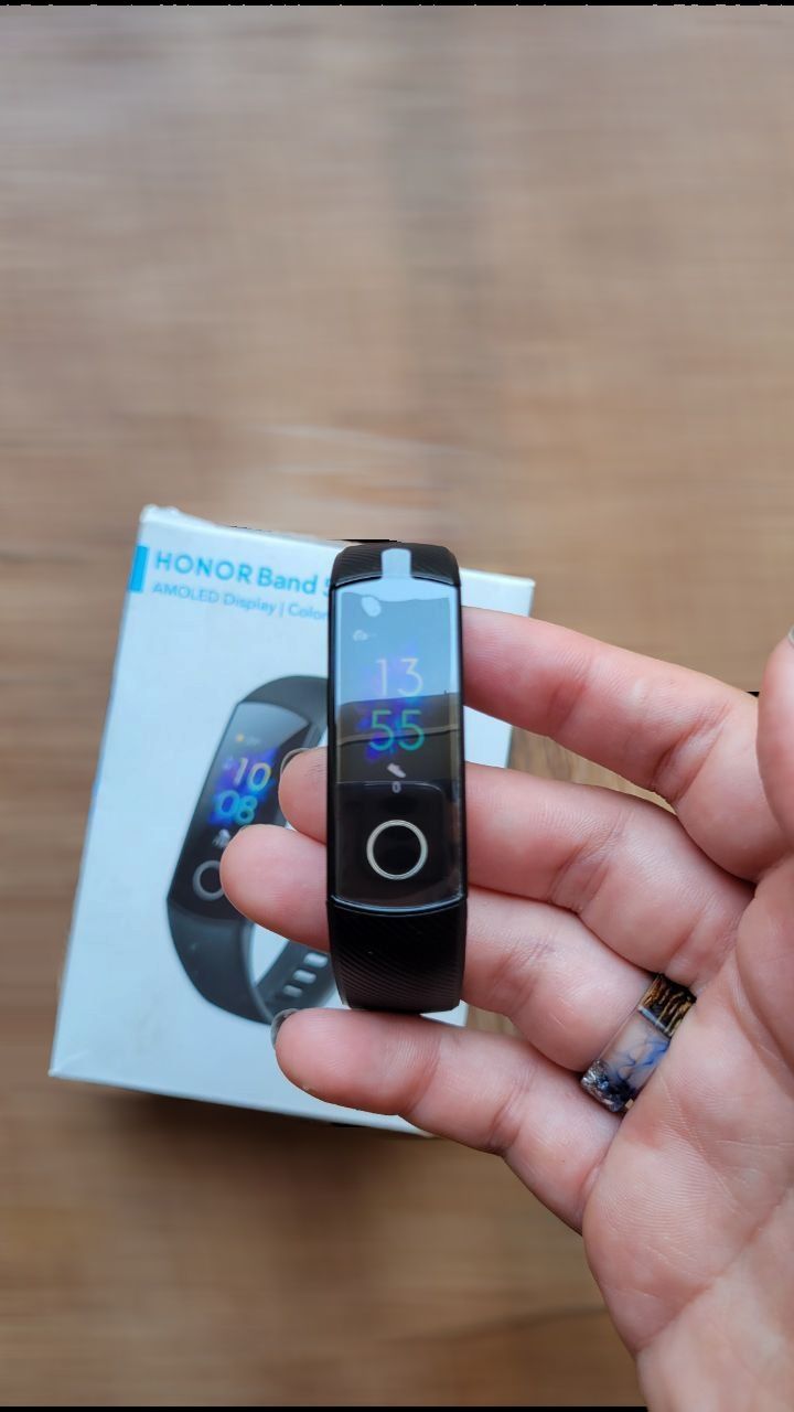 Чисто нов Honor Band 5 – черен цвят, в оригинални фолиа

Продавам чист