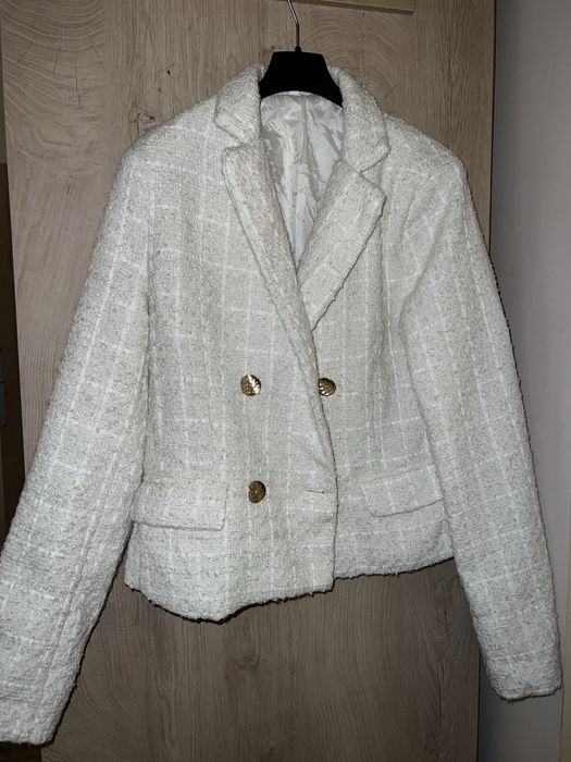 Елегантно бяло сако