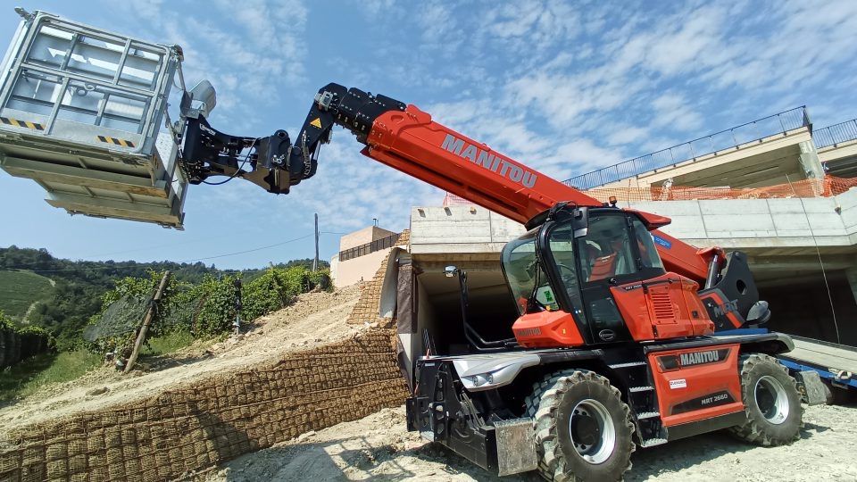 Inchiriem Manitou Rotativ