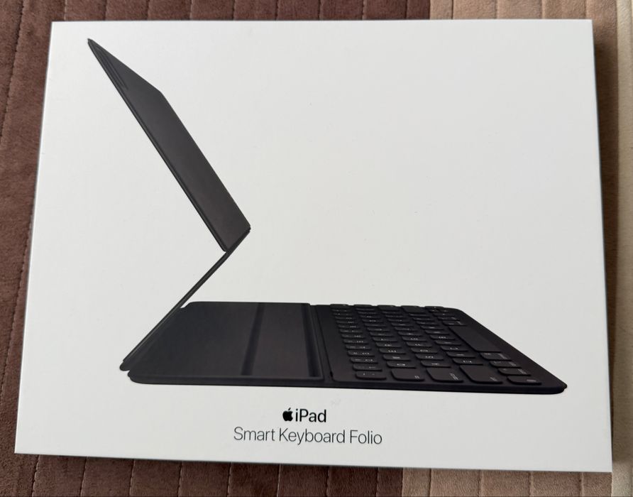 Husa cu tastatura Apple Ipad Pro 12.9 ,ca noua.