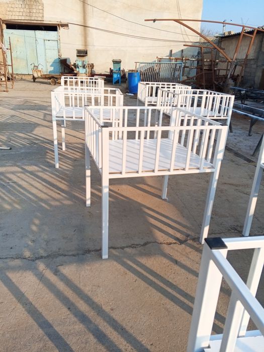 Магазинлар учун кийим кечагларни тахлайдиган камот