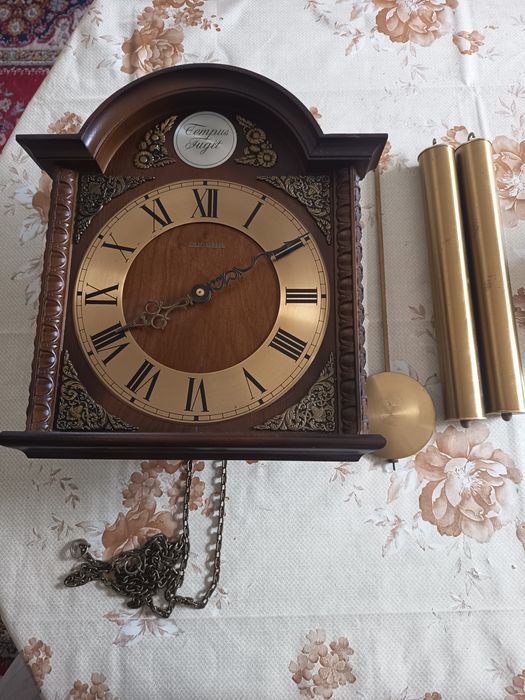 Ceas  cu  pendul  .