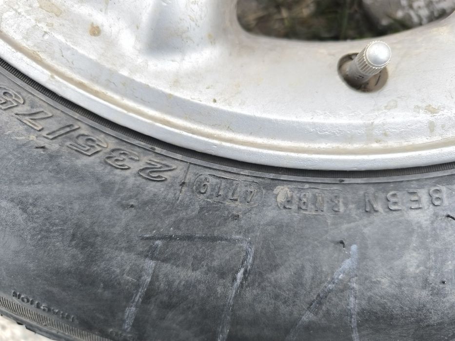 Гуми с джанти 235/75/15