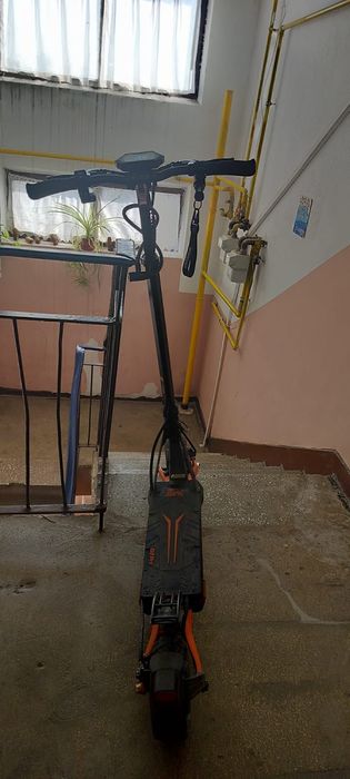 Vând trotineta g2 pro