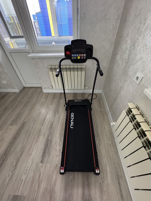 Беговая дорожка Genau в отличном состоянии.Пользовалась пять раз.