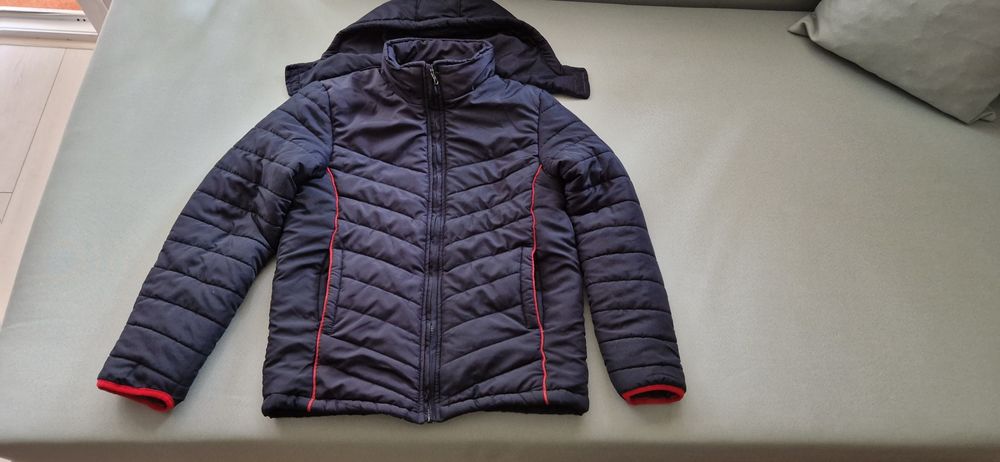 Дамско яке с качулка