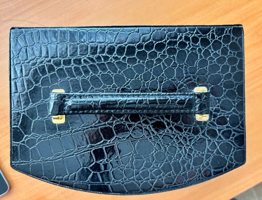 Кутия за бижута на три нива