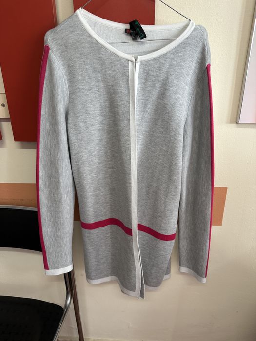 Cardigan este ca nou perfect pentru peimavara si toamna