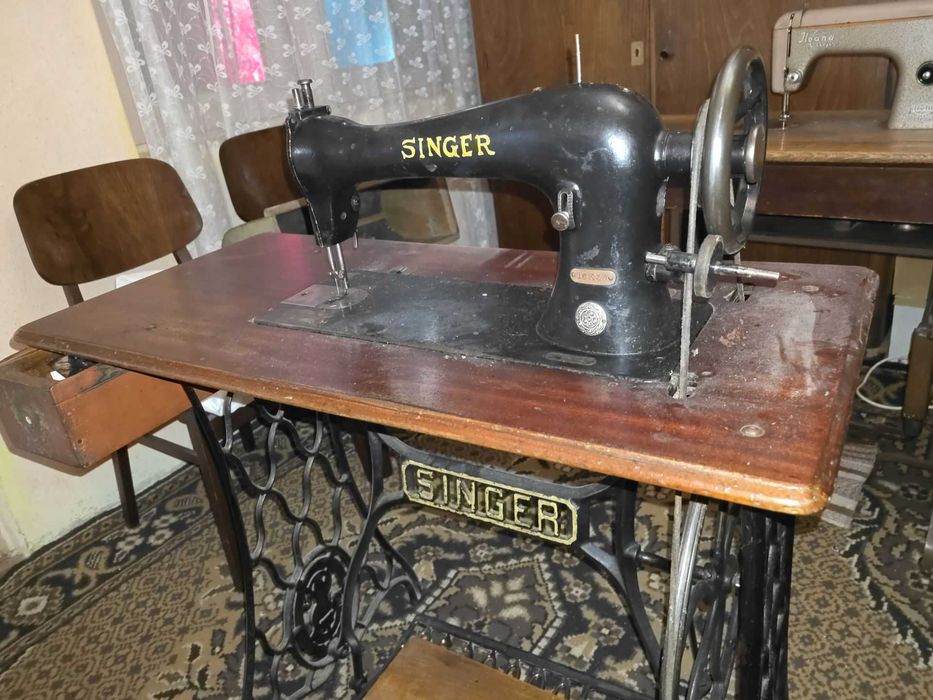 Colecție Mașini de Cusut Vechi – Singer, Mercedes, Ileana, Nicoleta