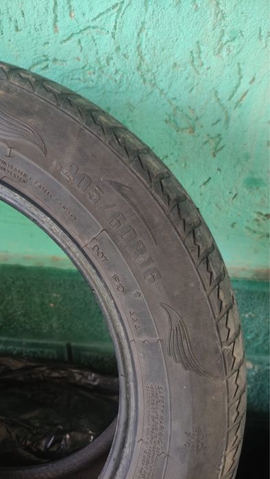 Зимние шины, 45000т  размер 205/60/16.